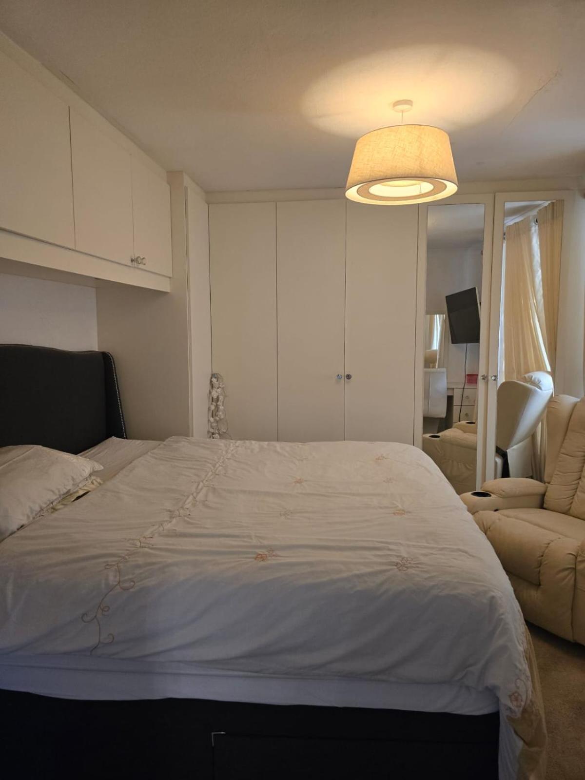 Alphaade * Ashford (Surrey)